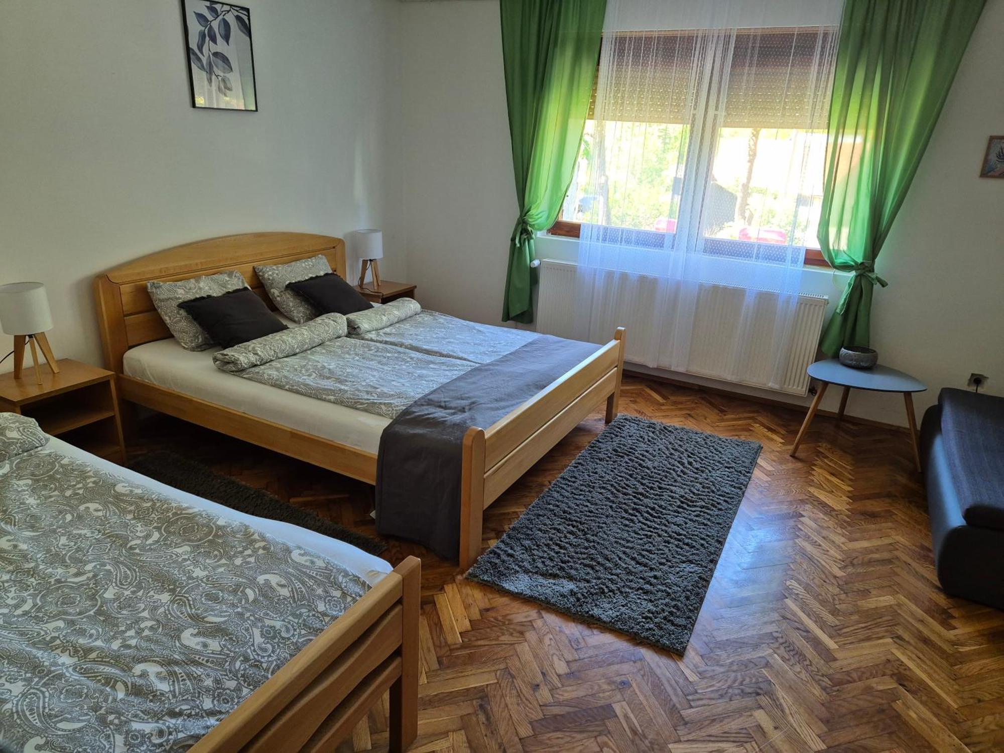 House Dado Hotel Jezerce Bilik gambar